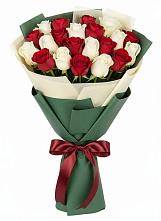 Букет Микс из красных и белых роз в Шульгино