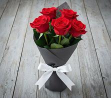 Букет 5 Красных роз Эдлесс Лав в Шульгино