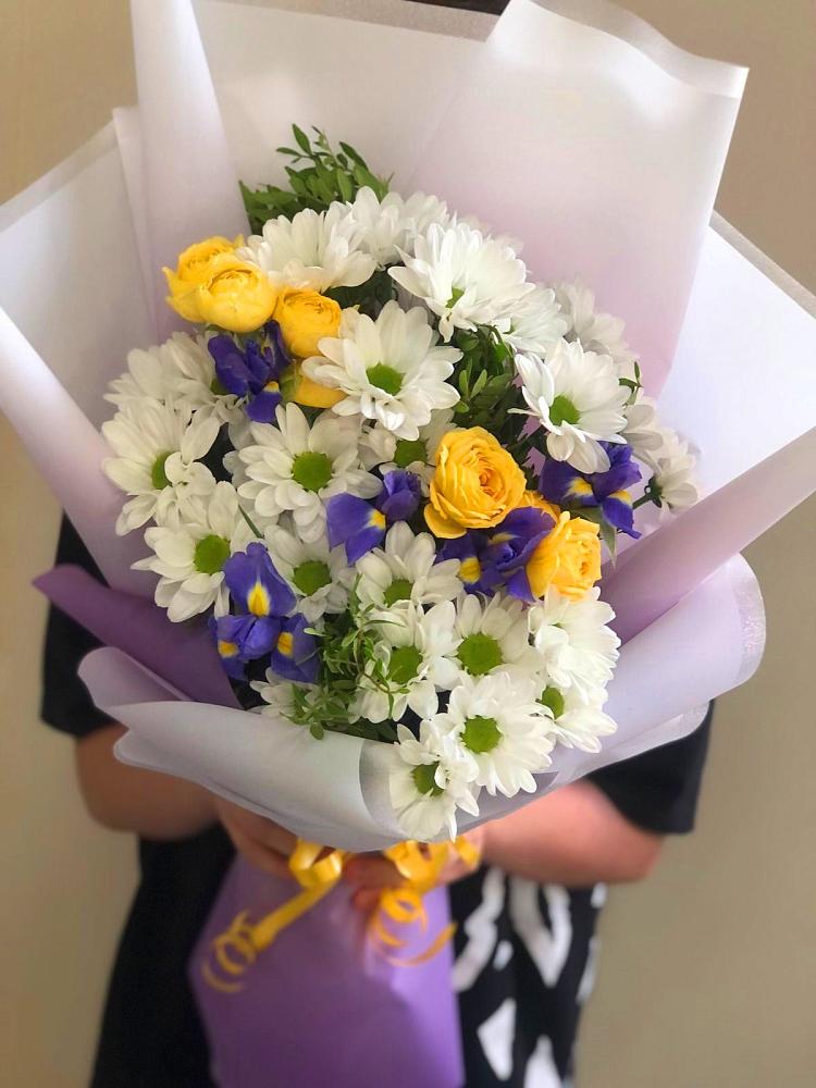 Букет цветов из: Ирисы, Хризантемы и Розы в Шульгино