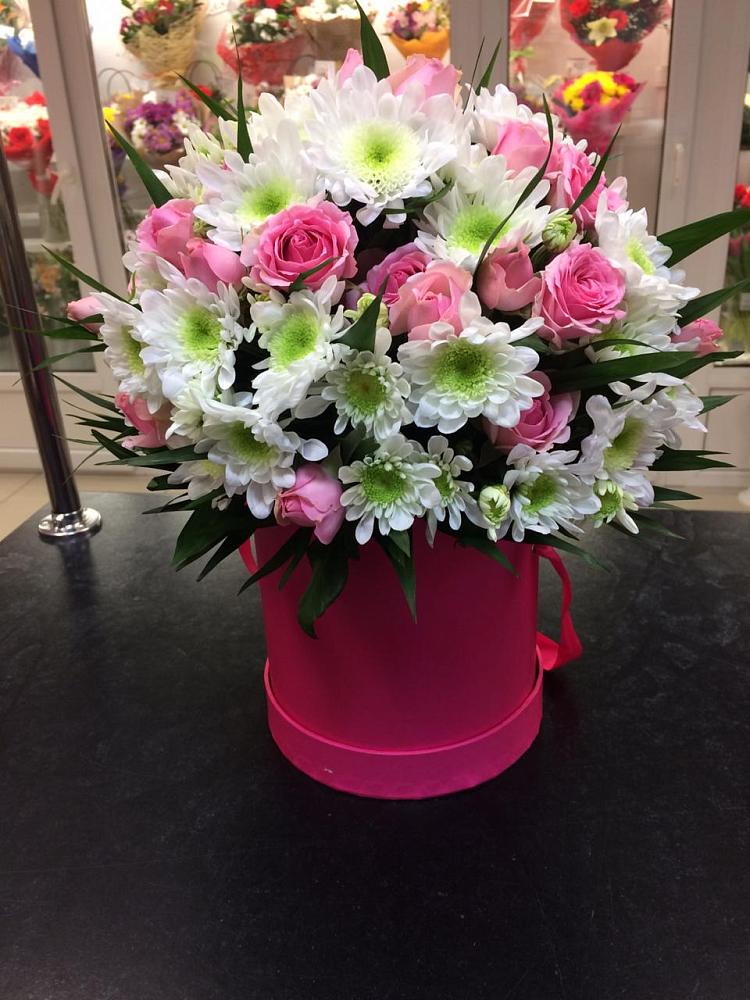 Цветочная композиция из Розы и Хризантемы в шляпной коробке в Шульгино