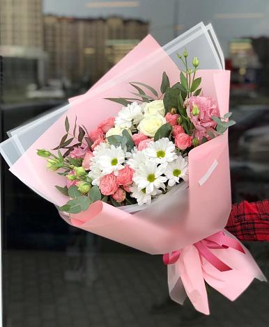 Букет цветов из: Розы, Лизиантусы и Хризантемы в Шульгино